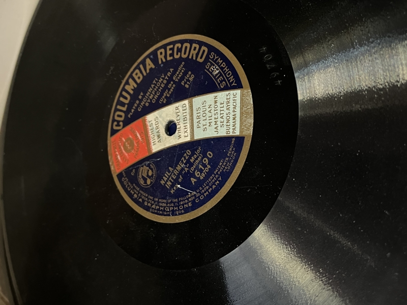 Photo of an old record with a list of cities, Buenos Aires included.