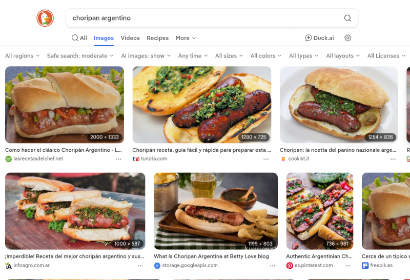 A screenshot of a DuckDuckGo search for "choripan argentino".